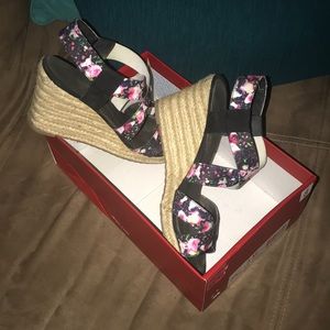 Floral wedges